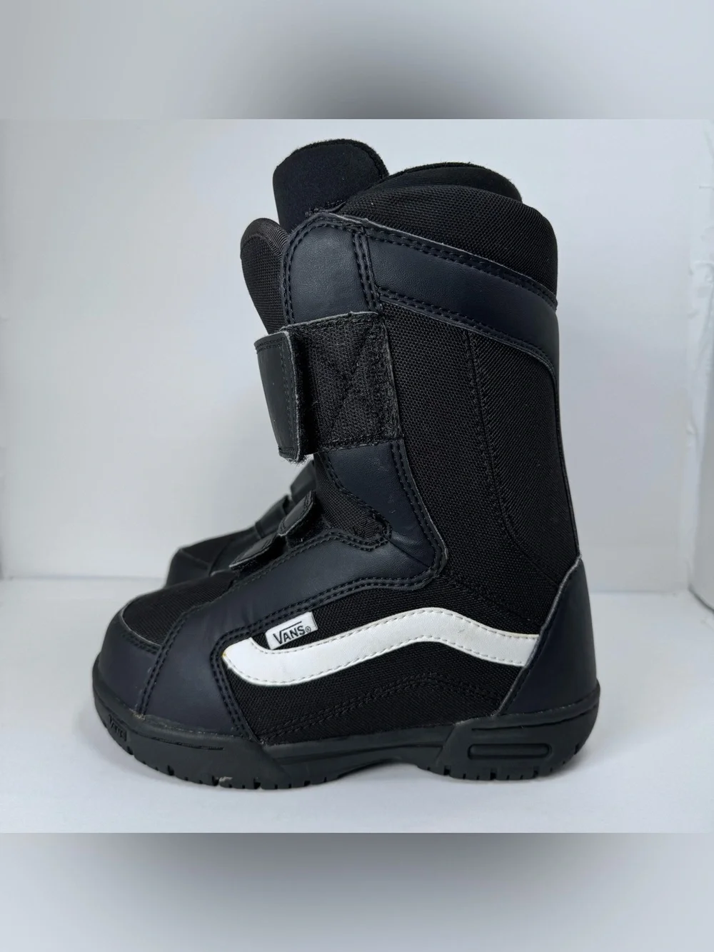 VANS Juvie Kids Mantra Soft Flex Youth Size 2 Snowboard Boots Straps